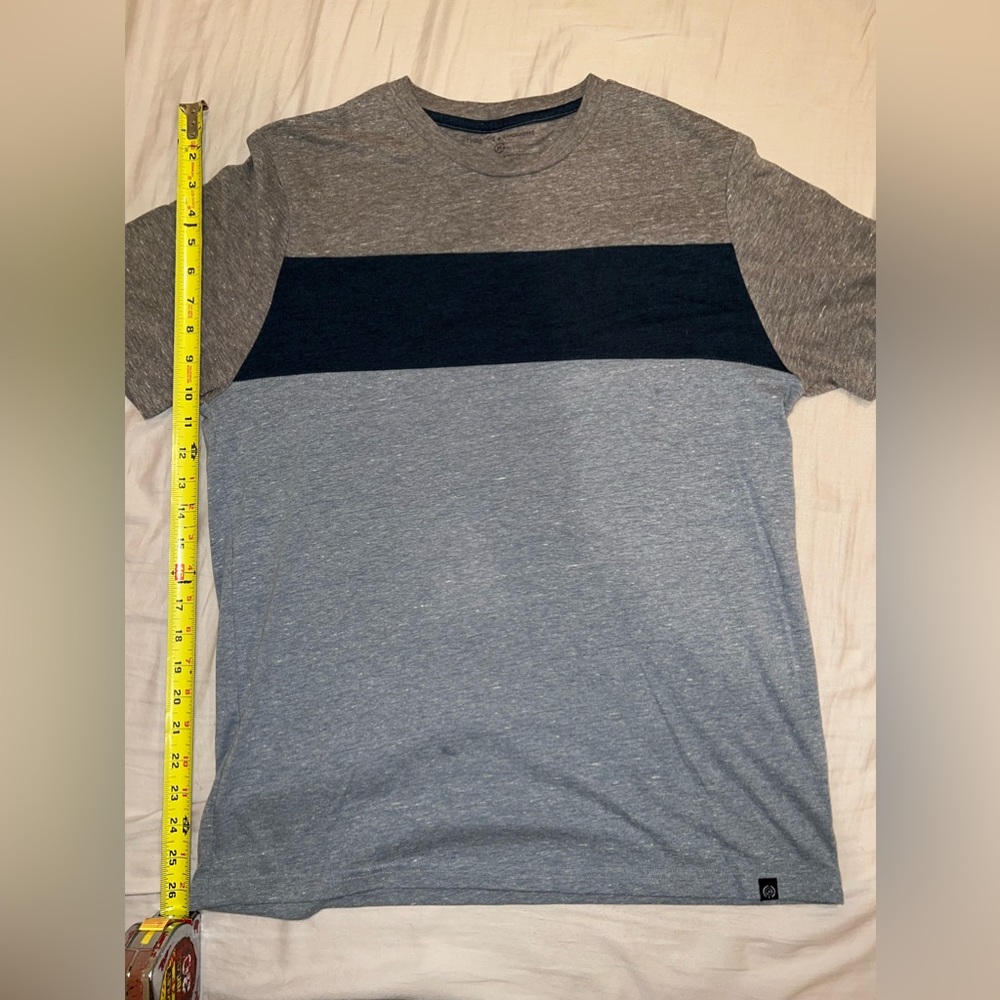 Threads 4 Thought Men’s medium shirt